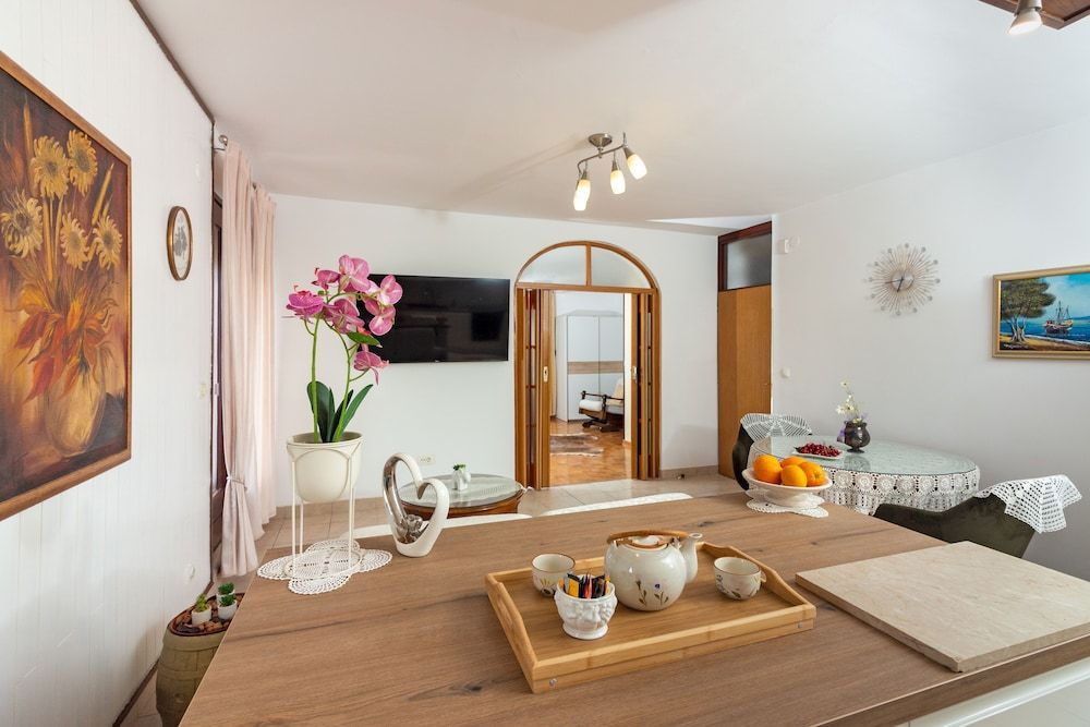 undefined Apartments Cordis 10