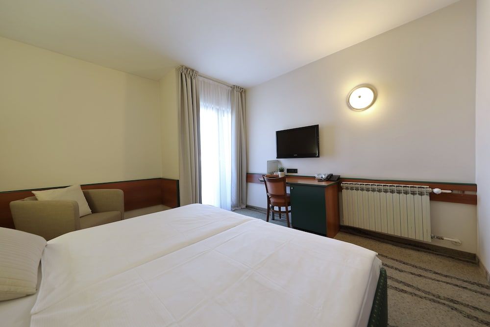 Hotel Mediteran Double or Twin Room, Balcony, Partial Sea View 5