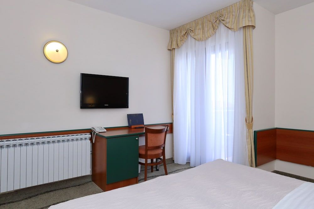 Hotel Mediteran Double or Twin Room, Balcony, Partial Sea View 4