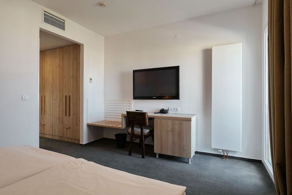 Hotel Mediteran Comfort Double Room, Partial Sea View 15