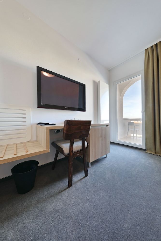 Hotel Mediteran Comfort Double Room, Partial Sea View 14