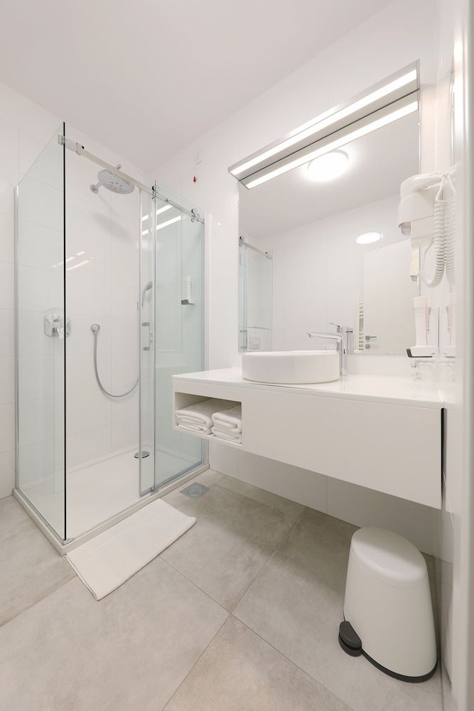 Hotel Mediteran Comfort Double Room, Partial Sea View 9