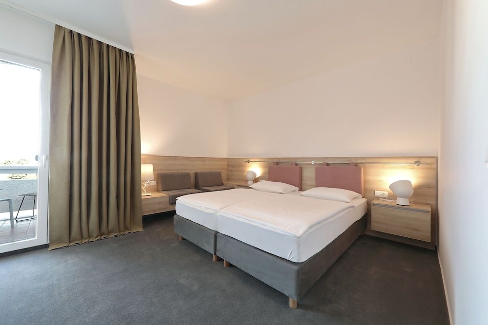 Hotel Mediteran Comfort Double Room, Partial Sea View 2