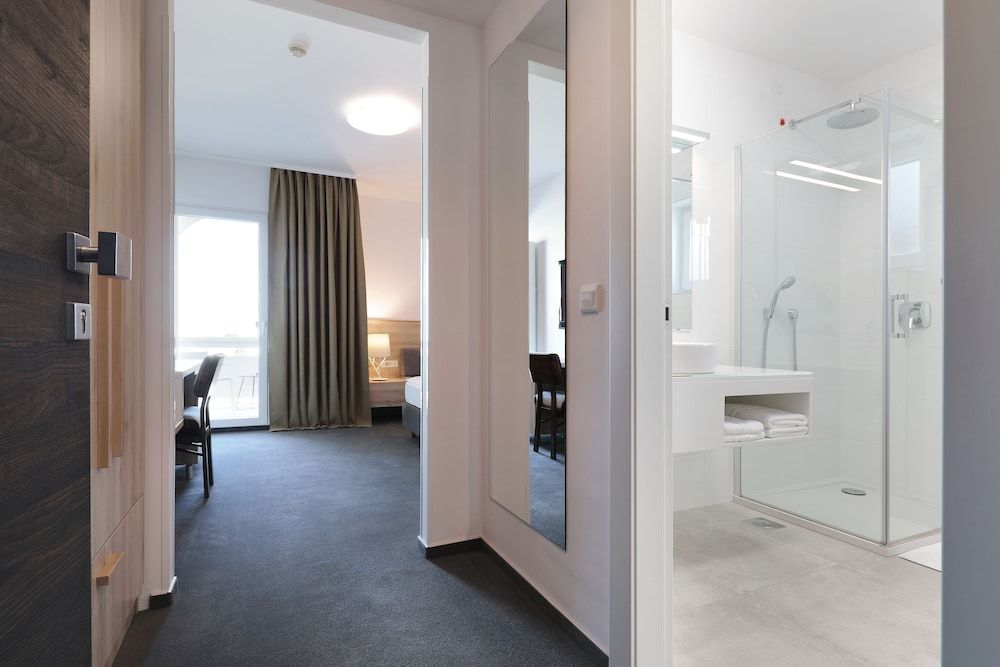 Hotel Mediteran Comfort Double Room, Partial Sea View 11