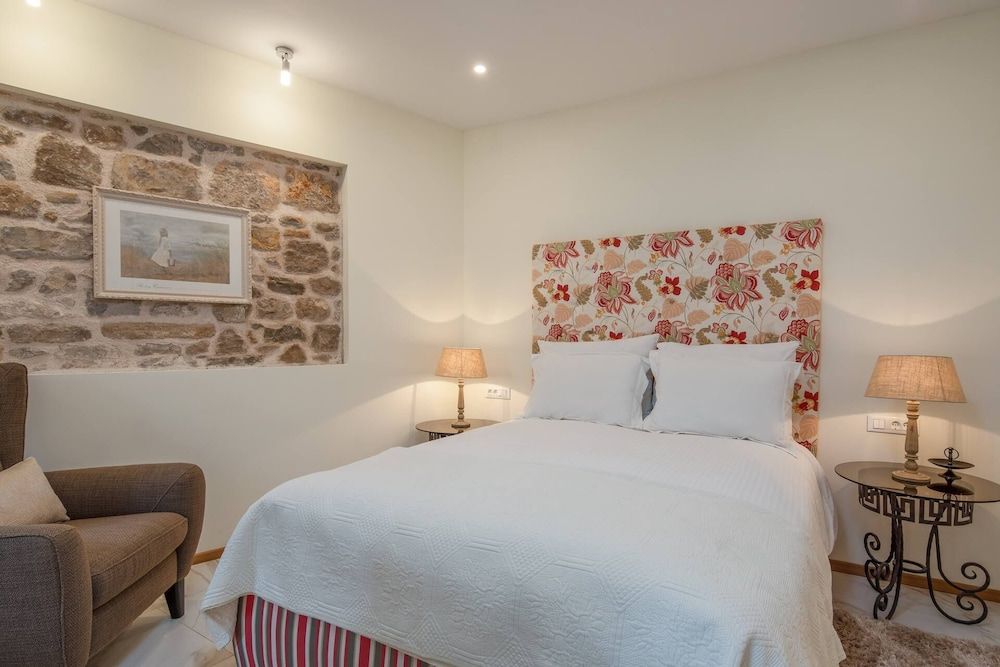Zephyrus Boutique Accommodation Classic Double Room, 1 Queen Bed, Courtyard View, Courtyard Area 3
