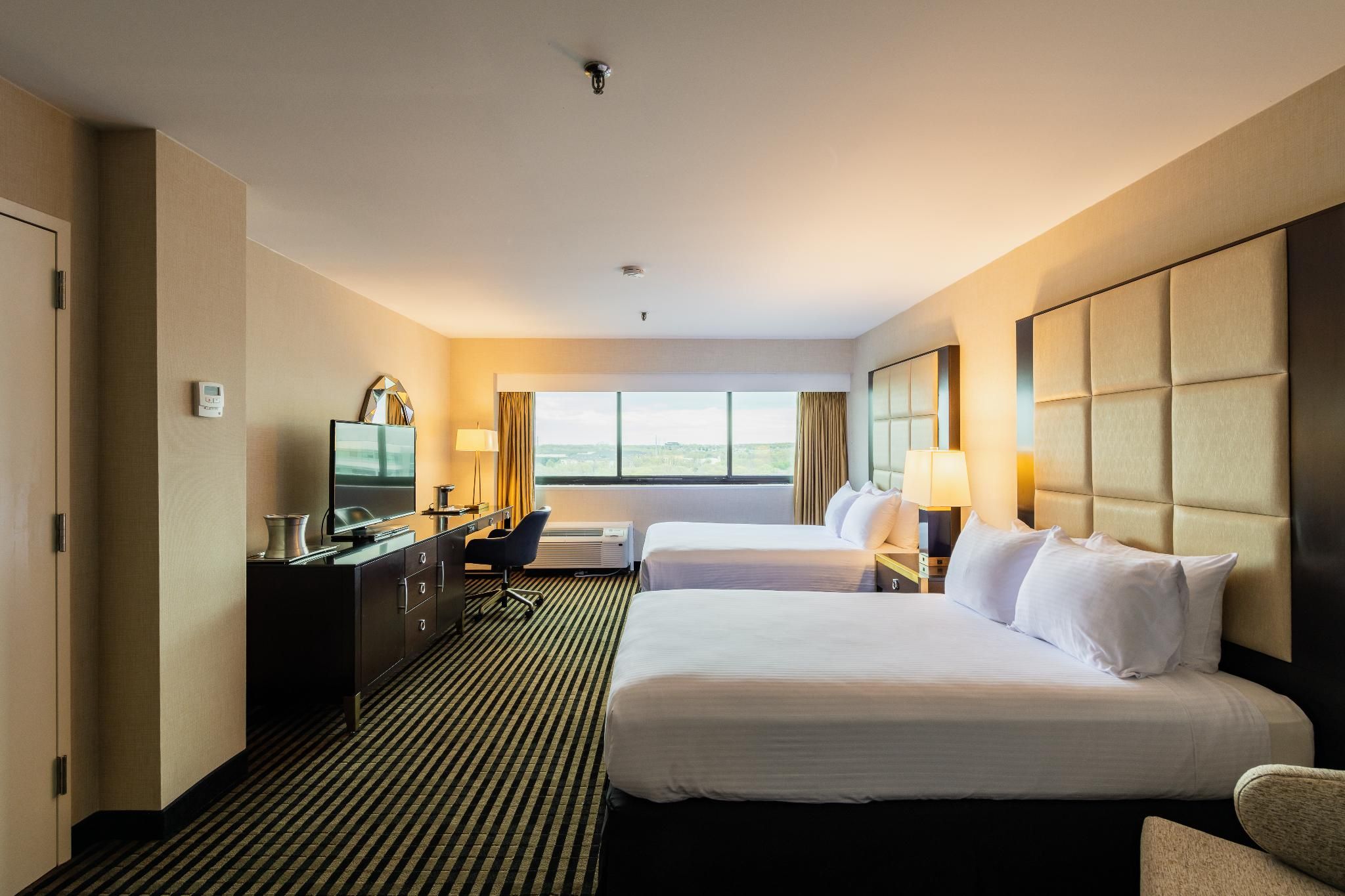 APA Hotel Woodbridge Superior 2 Queen 2