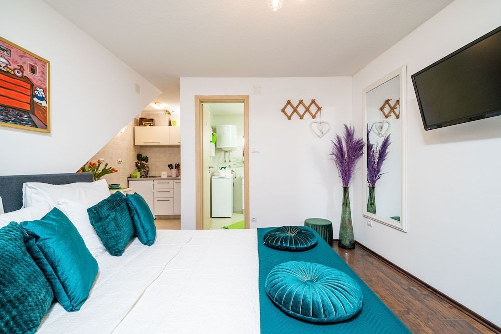 Apartments Plaza Studio 8