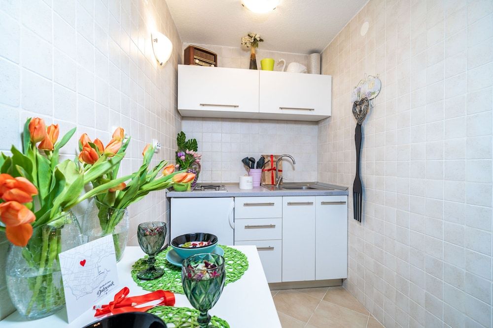 undefined Apartments Plaza 2