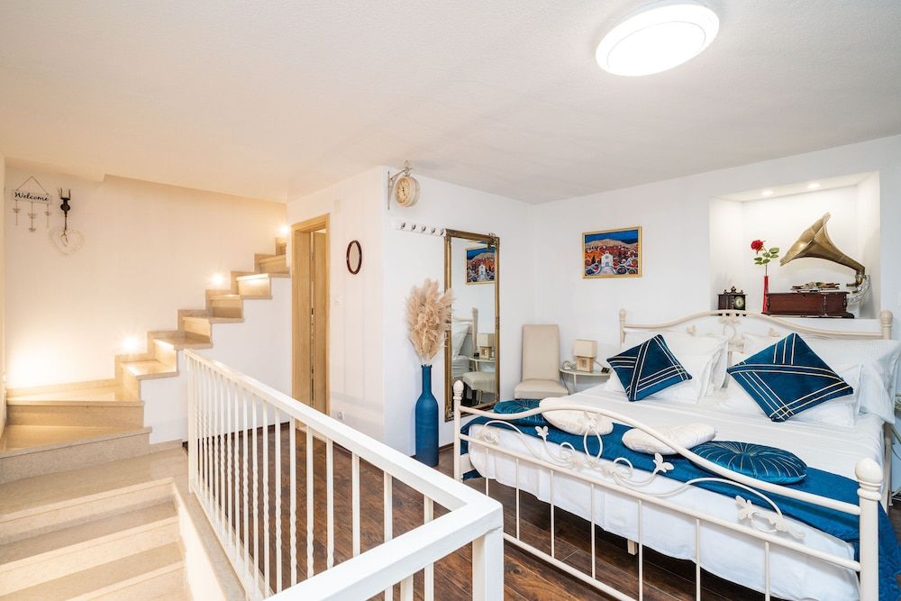 Apartments Plaza Apartment, 1 Bedroom, City View 6