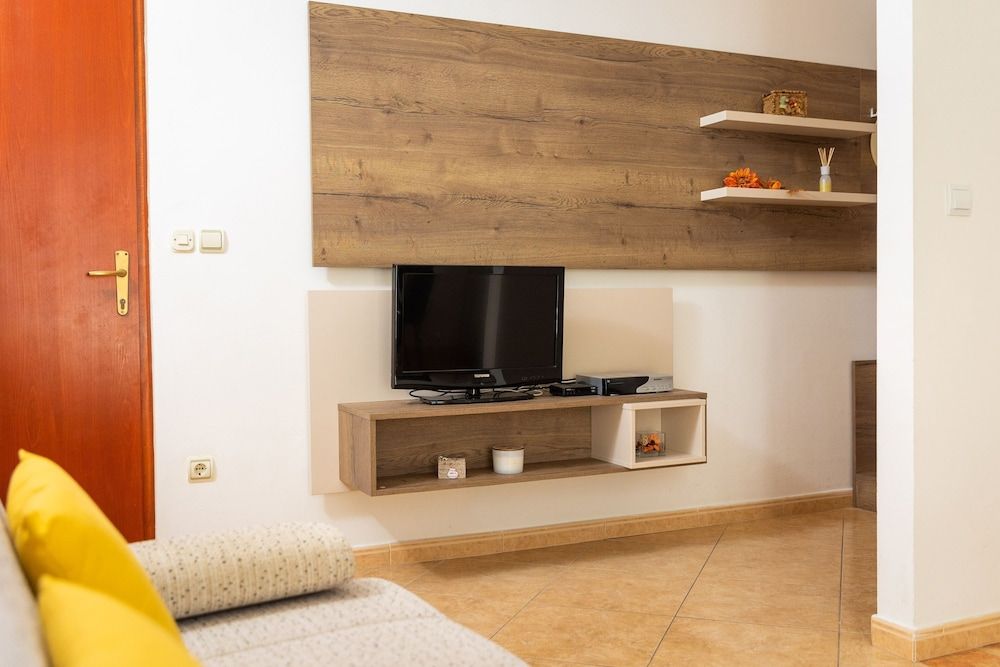 Villa Erna One-Bedroom Apartment with Balcony 12