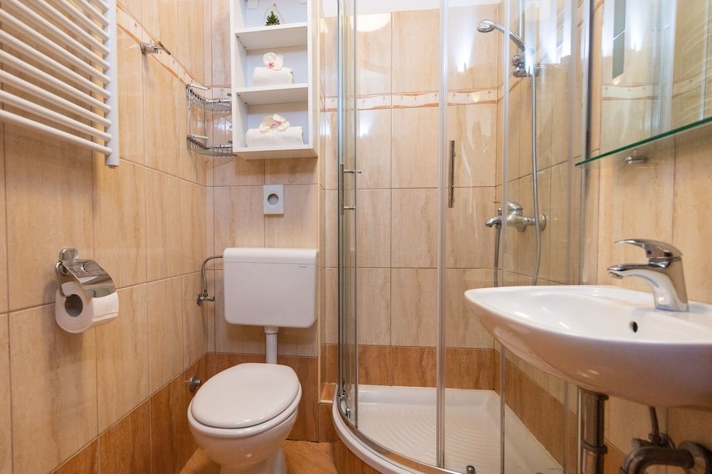 Villa Erna One-Bedroom Apartment with Balcony 8