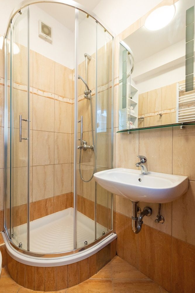 Villa Erna One-Bedroom Apartment with Balcony 9