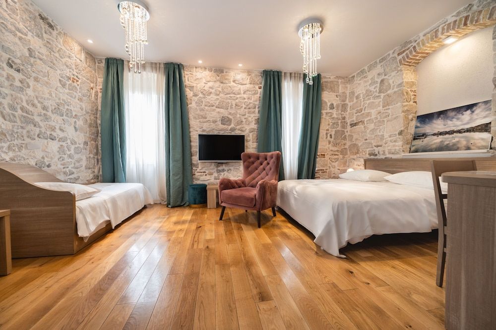 undefined Tifani Luxury Rooms 2 6