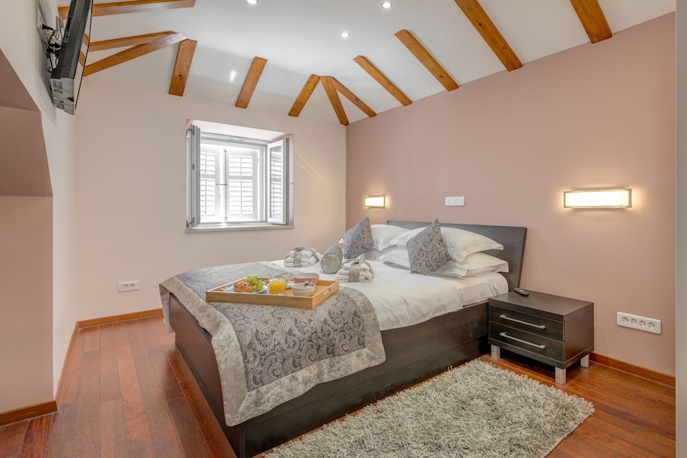 Palace Suites Heritage Hotel – Adults Only Deluxe Room, City View 2