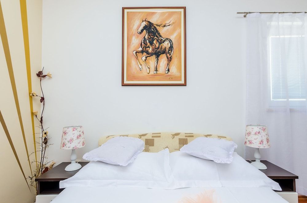 Apartments Aura Comfort Studio, Shared Swimming Pool 2