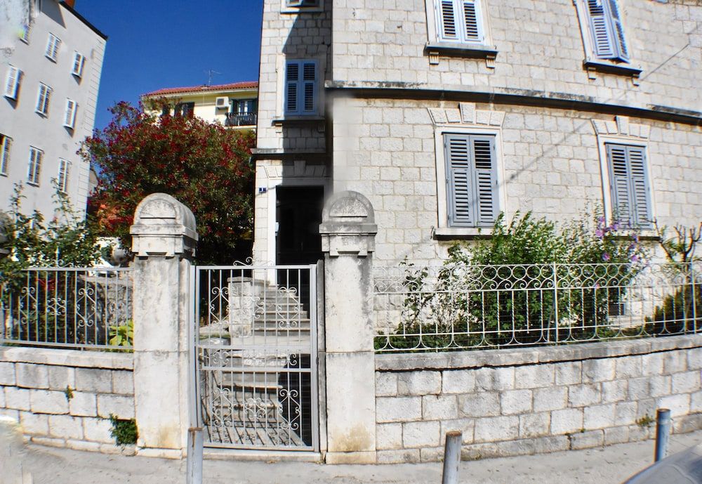 undefined PIETRA ROSSA Luxury Rooms 3