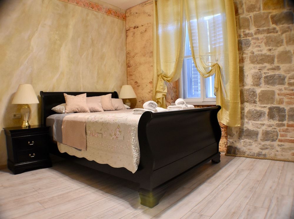 PIETRA ROSSA Luxury Rooms Standard Double Room 15