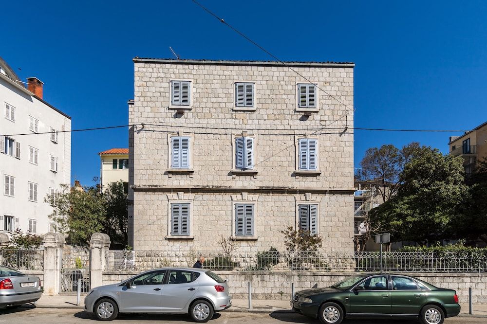 undefined PIETRA ROSSA Luxury Rooms 2