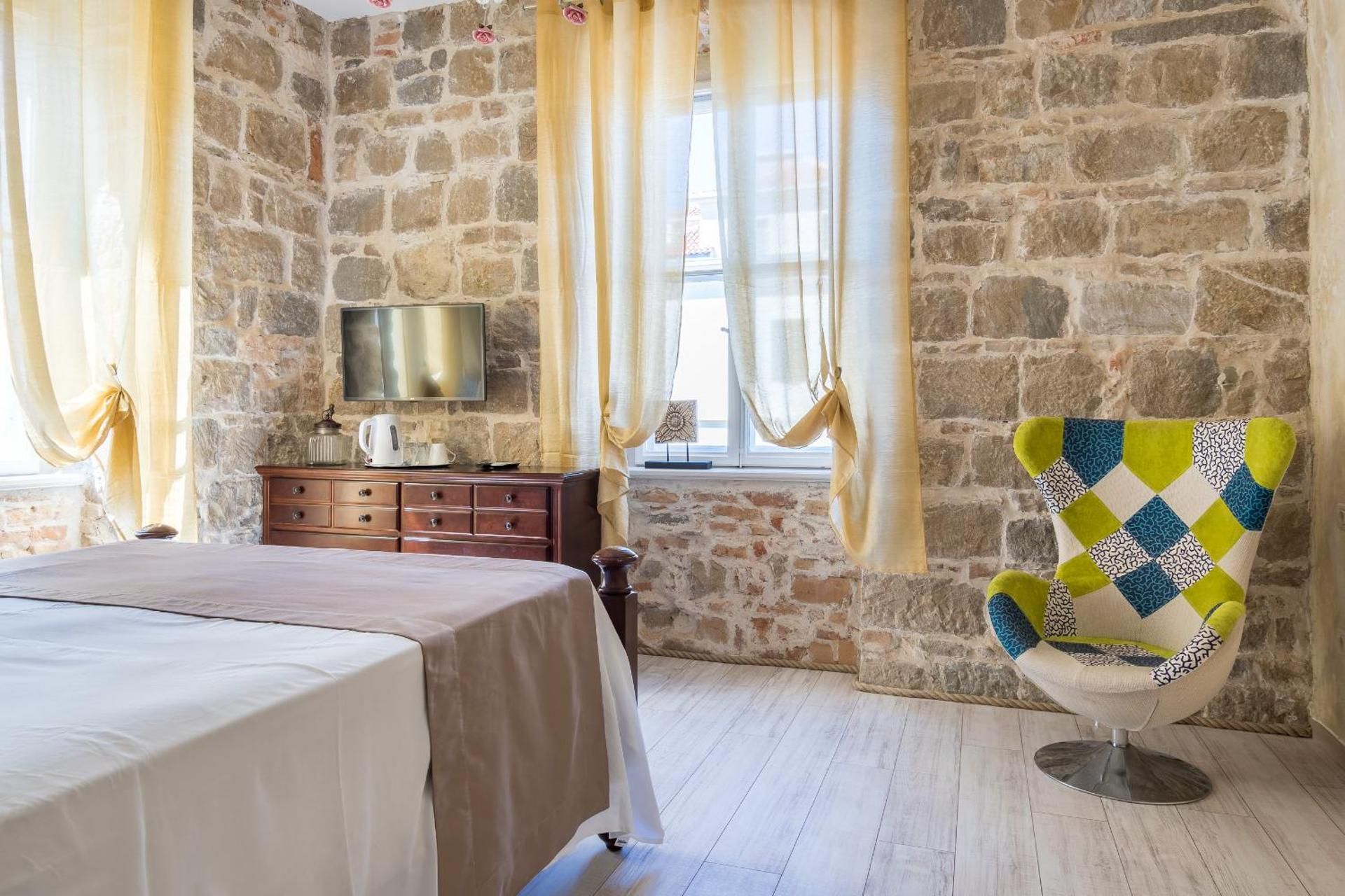 undefined PIETRA ROSSA Luxury Rooms 7