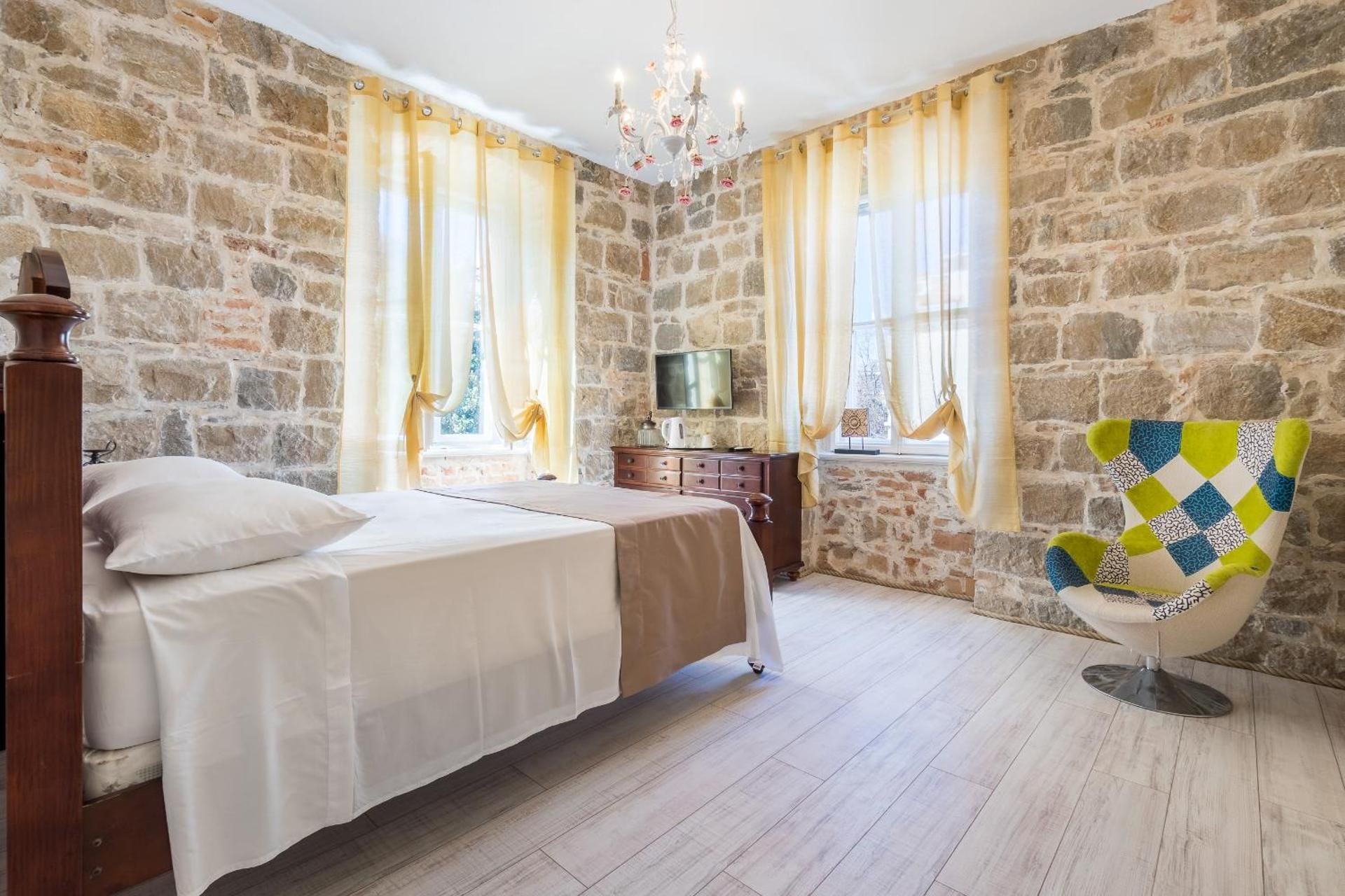 undefined PIETRA ROSSA Luxury Rooms 5