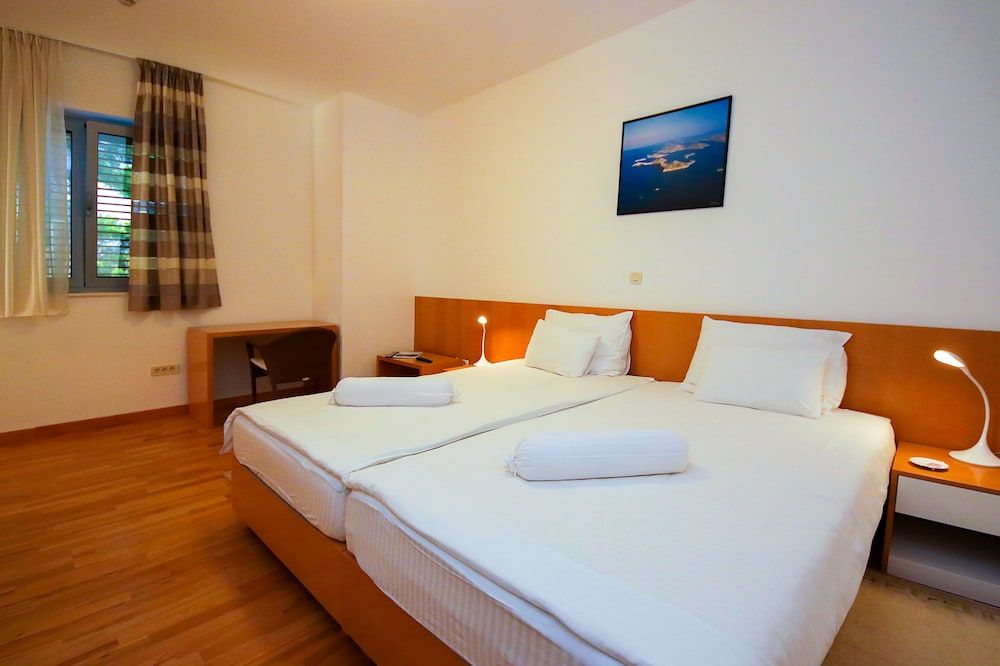 Classic Double Room, Balcony, Park Side