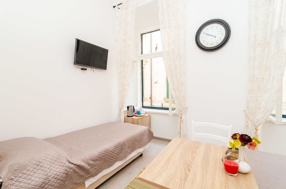 Rooms Tezoro Triple Room, City View 8