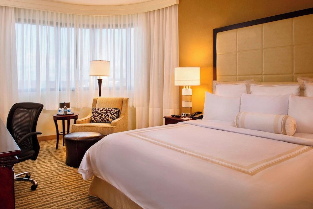 Room, 1 King Bed, Non Smoking (Mobility Accessible, Tub)