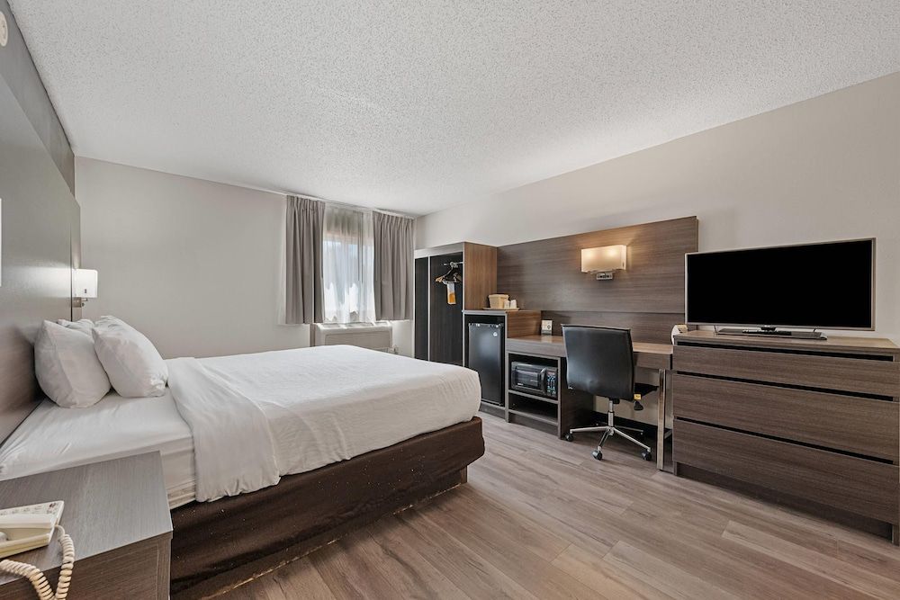 1 King Bed, JACUZZI, Microwave, Refrigerator, Non Smoking