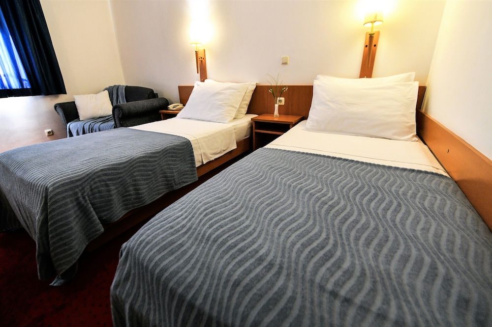 Hotel Alkar Comfort Double or Twin Room, Park View 7