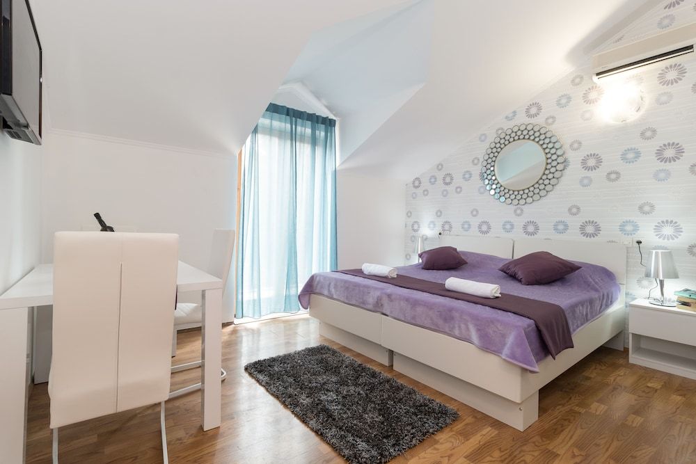 Classic Apartment, 2 Bedrooms, Balcony, Courtyard View