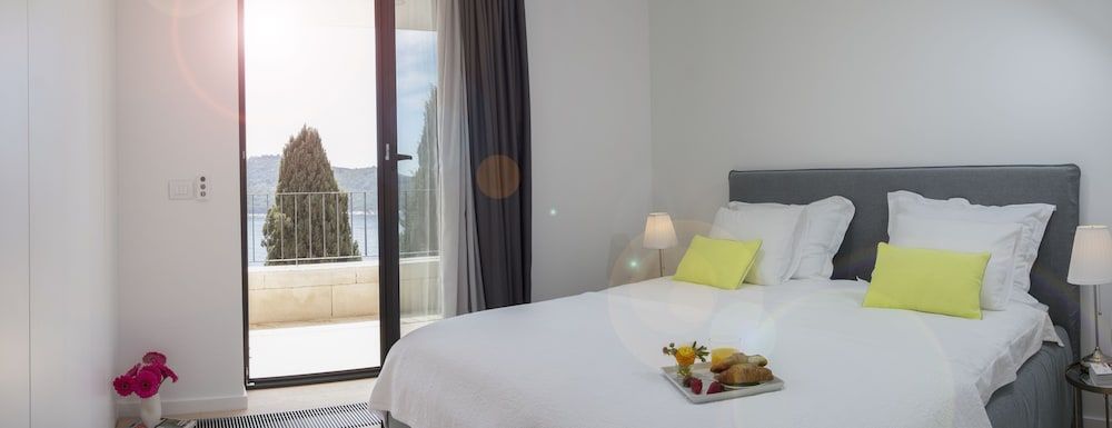 Luxury Two Bedroom Apartment with Terrace and Sea View