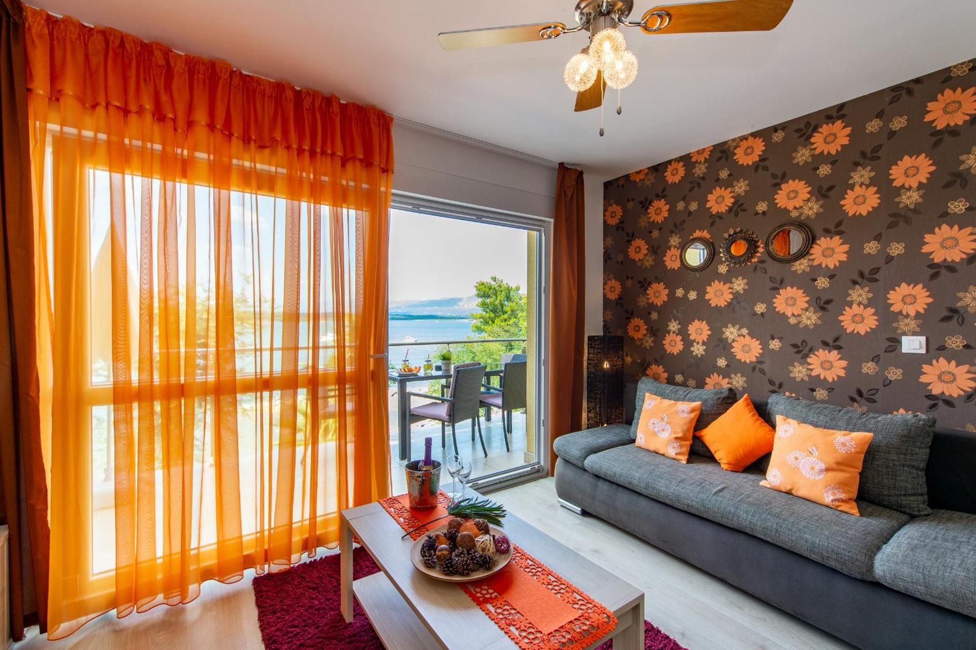 Luxury Two-Bedroom Apartment with Balcony and Sea View