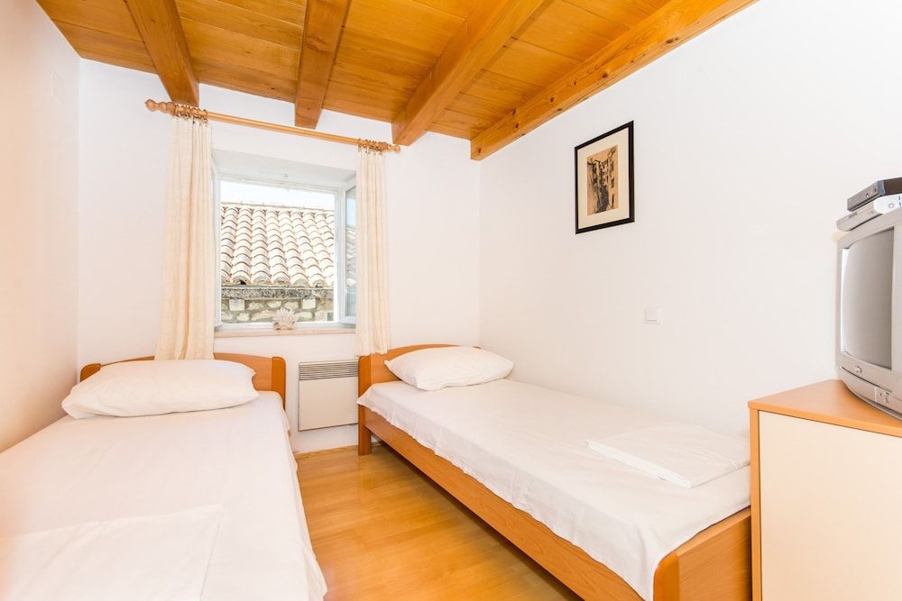 undefined Apartments Foteza 5