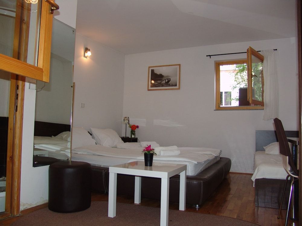 Hotel Maksimir Basic Triple Room, 3 Twin Beds 6