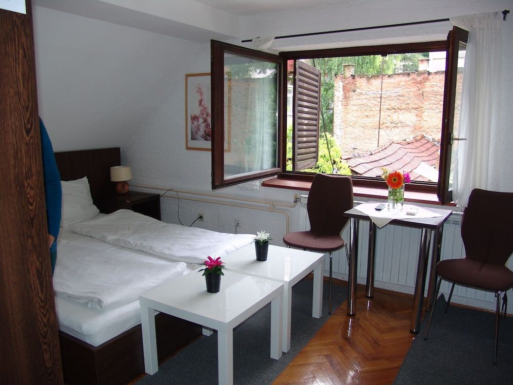 Hotel Maksimir Basic Triple Room, 3 Twin Beds 4