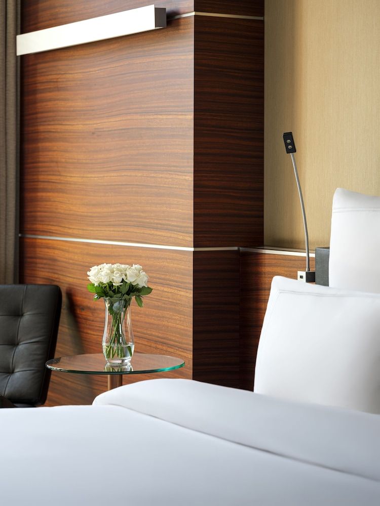 Swissotel Buyuk Efes Izmir Classic Room, 1 King Bed, City View 7