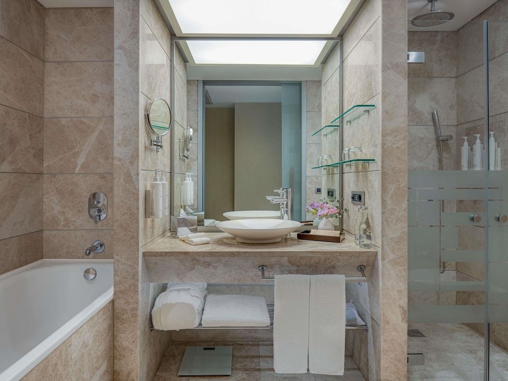 Swissotel Buyuk Efes Izmir Classic Room, 1 King Bed, City View 6