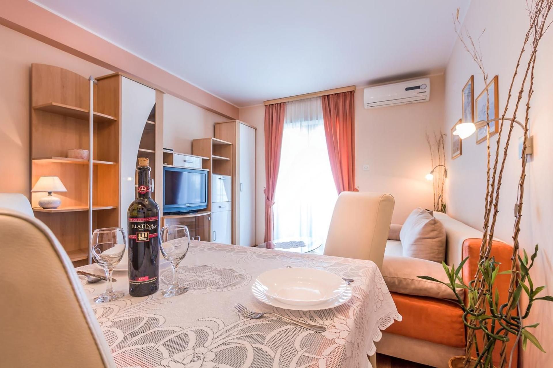 Superior One-Bedroom Apartment with Sea View (2-4 Adults)