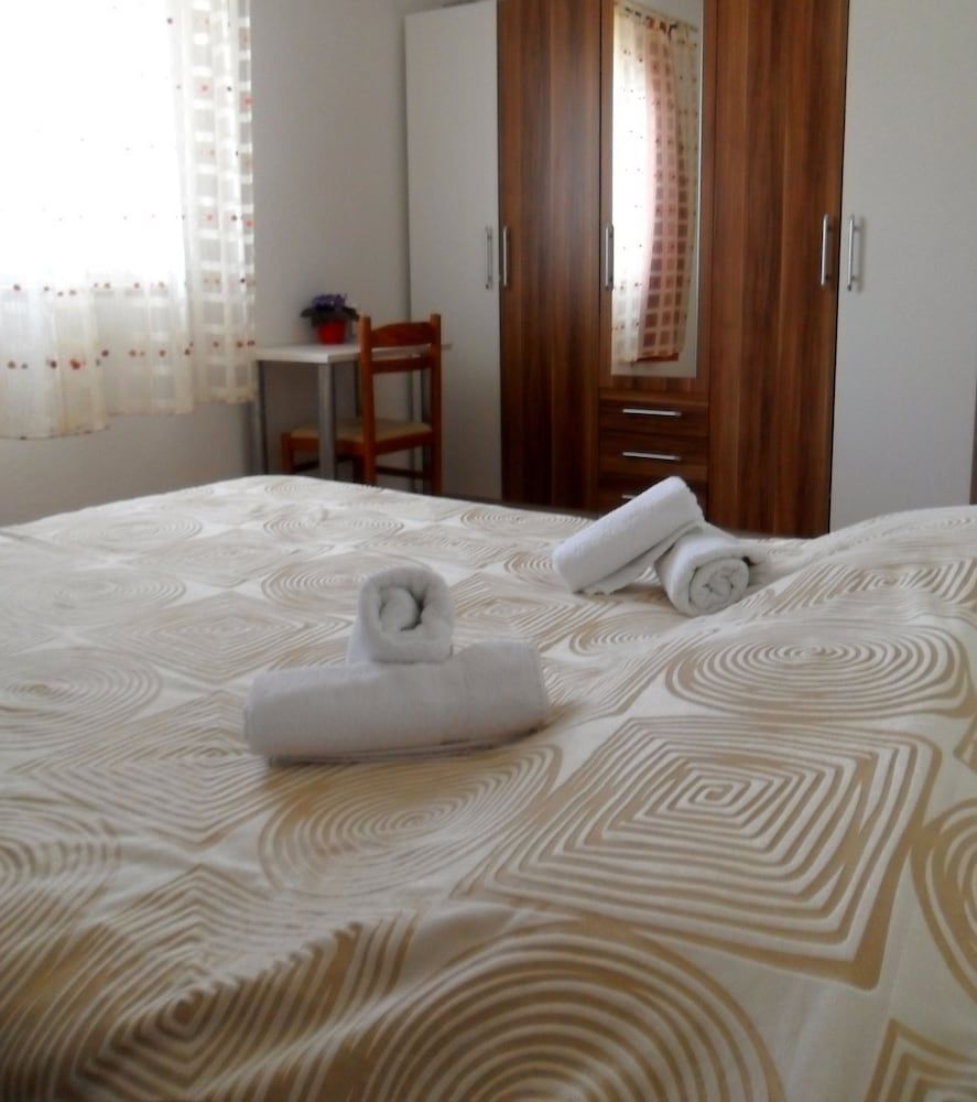 Apartments Pera Double Room, 1 Double Bed 5