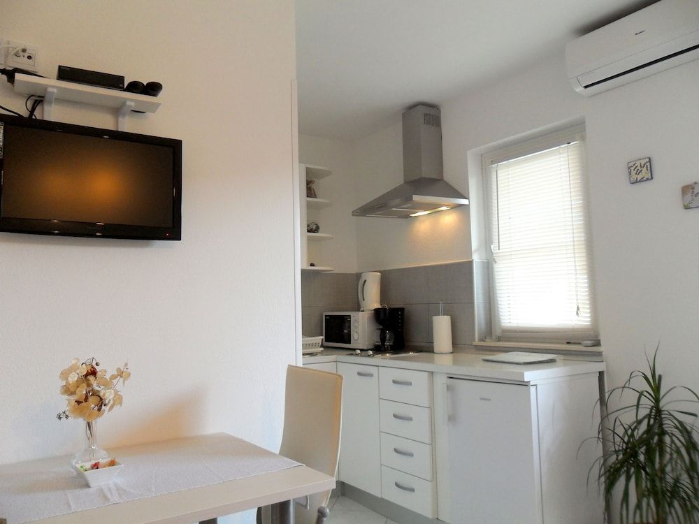Apartments Pera Comfort Apartment, 1 Bedroom, Terrace 5