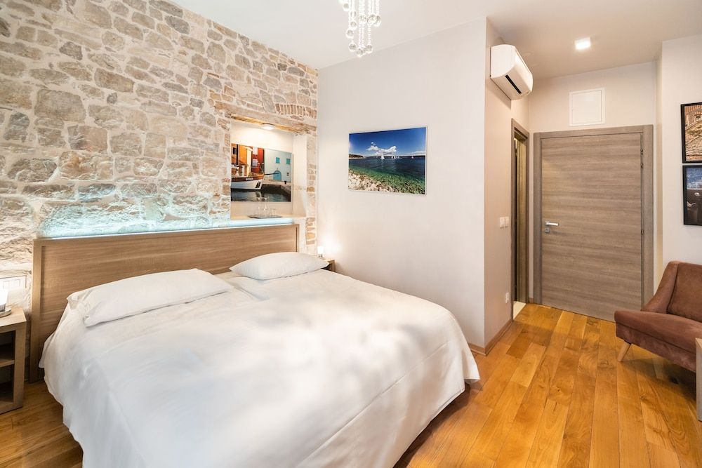 Tifani Luxury Rooms Double or Twin Room 10