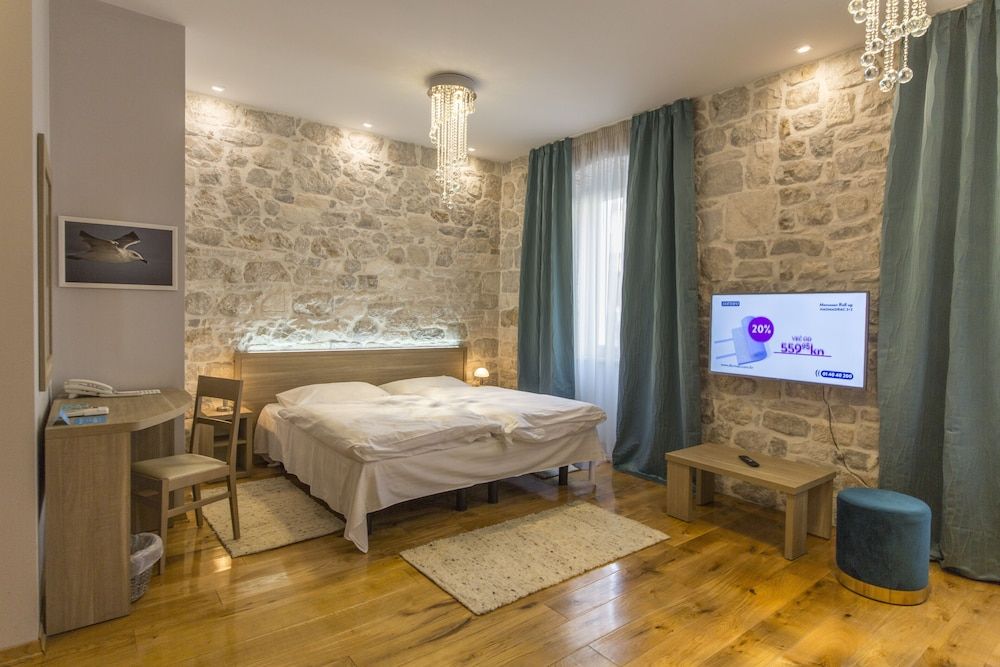 undefined Tifani Luxury Rooms