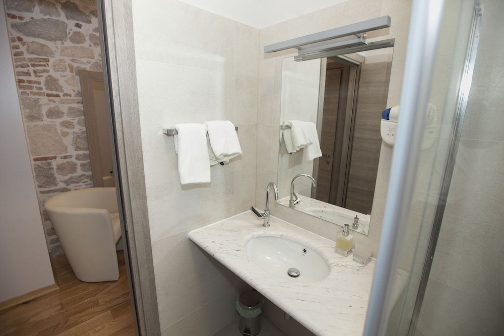 Tifani Luxury Rooms Double or Twin Room 22