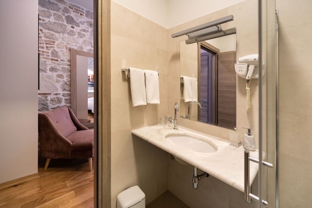 Tifani Luxury Rooms Double or Twin Room 16