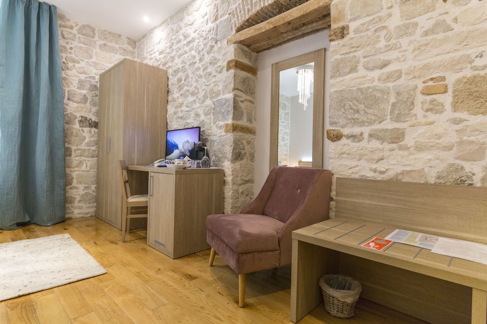 Tifani Luxury Rooms Double or Twin Room 25