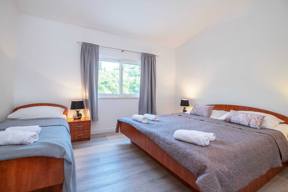 Apartment (One Bedroom Apartment with Terrace ( )