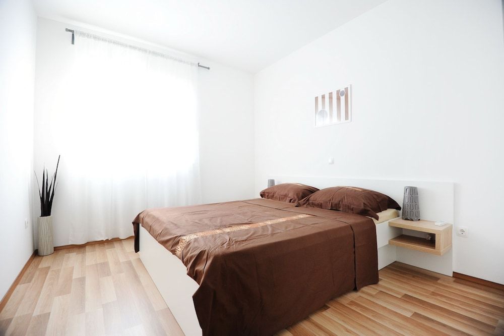 Grand Apartment, 2 Bedrooms, Courtyard View, Ground Floor