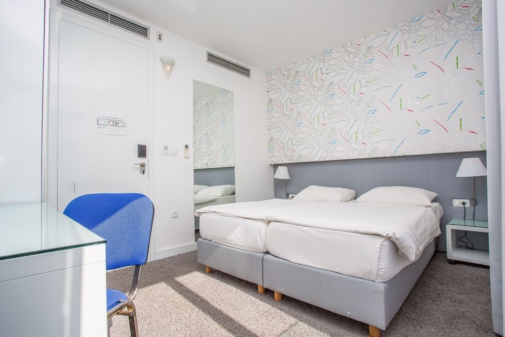 Hotel Jona Standard Room, Partial Sea View 3