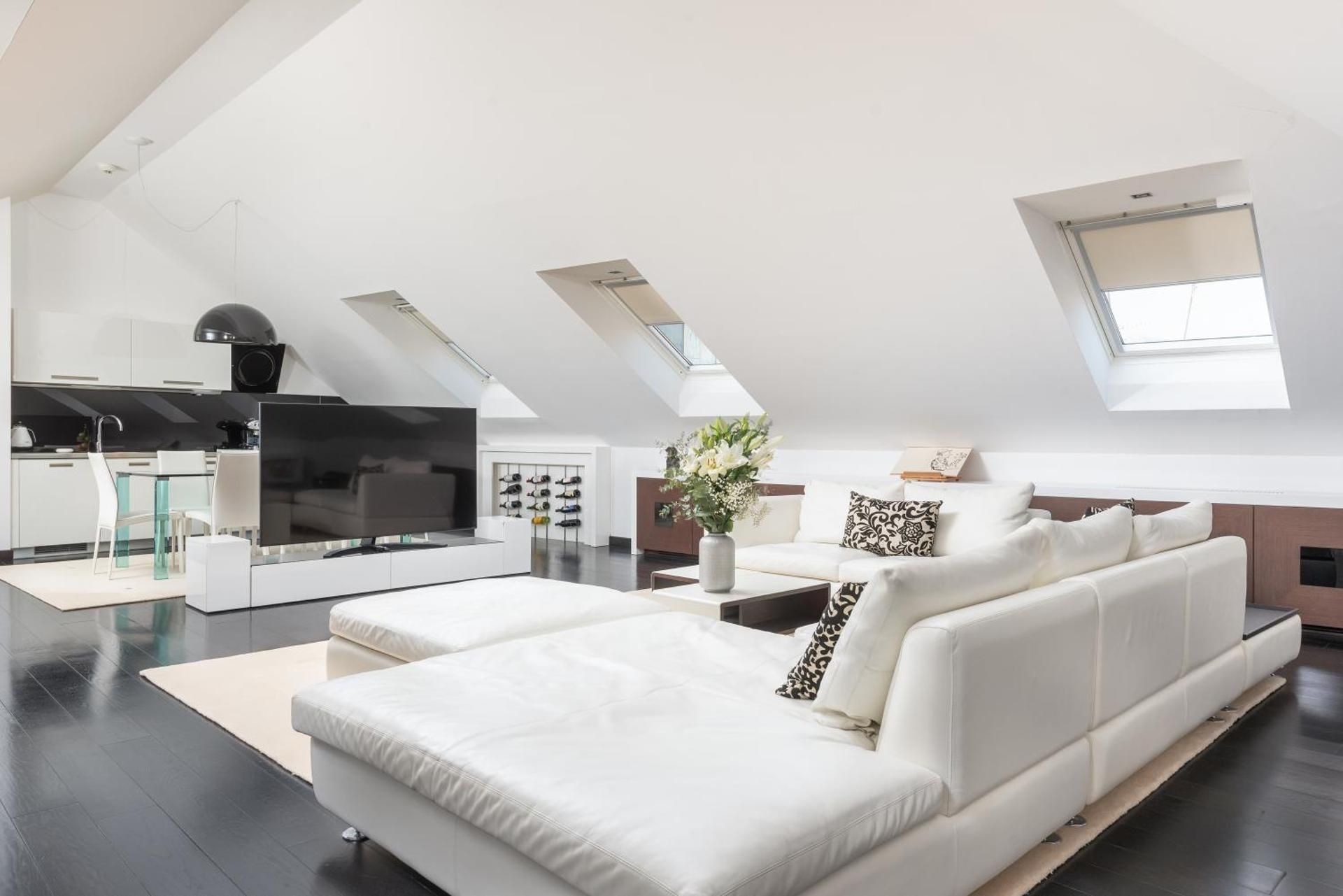 Penthouse Suite with Hot Tub Terrace and Old town view