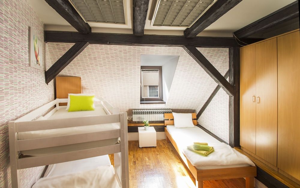 Hostel Centar Twin Room With Shared Bathroom 5